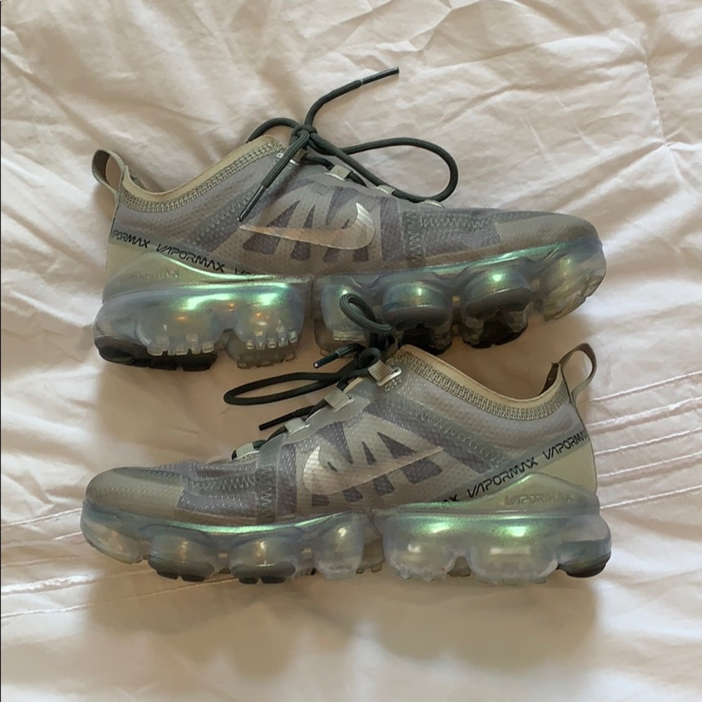 Grey/silver shimmer Nike Vapormax!